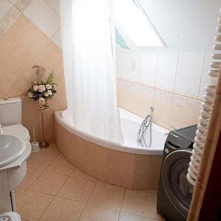 Motelik Julia * סידלצה